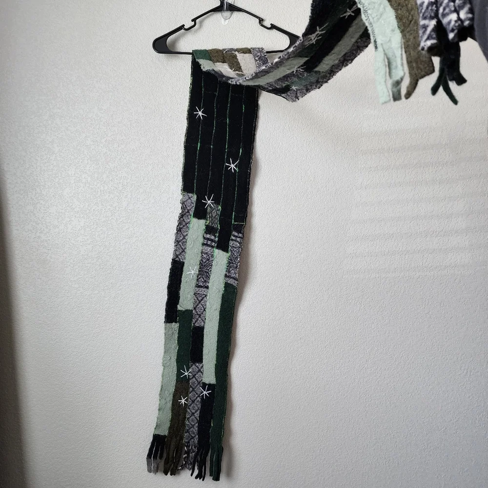 VINTAGE Patchwork quilted‎ tassel scarf in green black